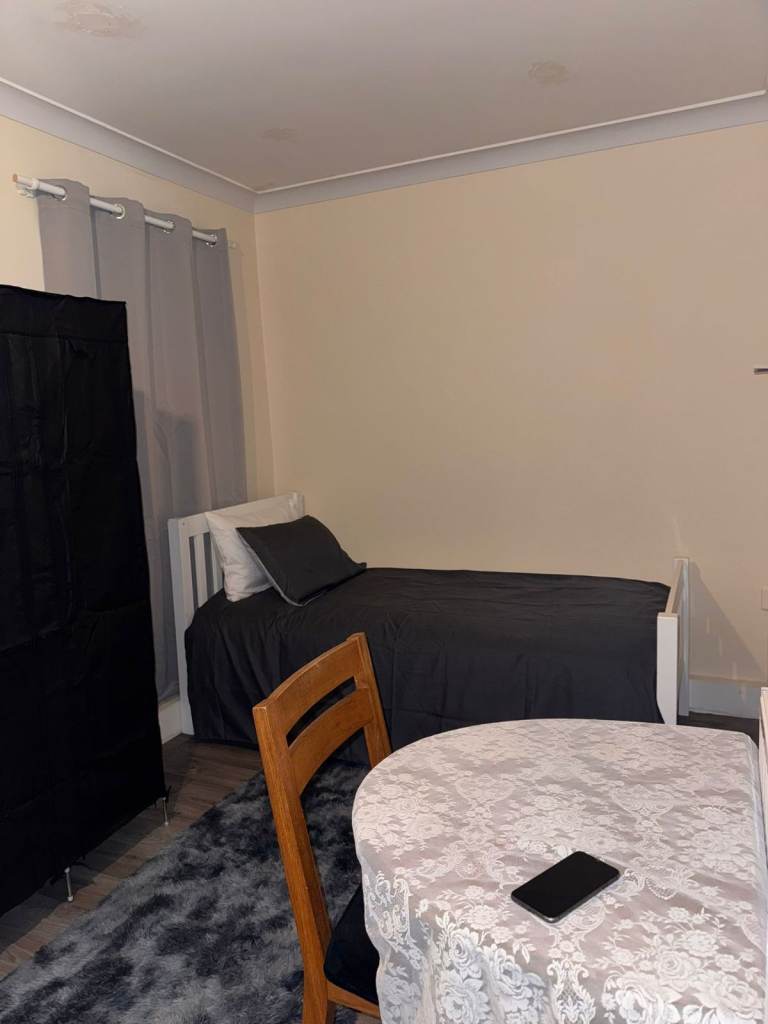 Compact Studio with Private 12m² Terrace | Central High Wycombe | Bills Incl | No Dep | £995 PCM 