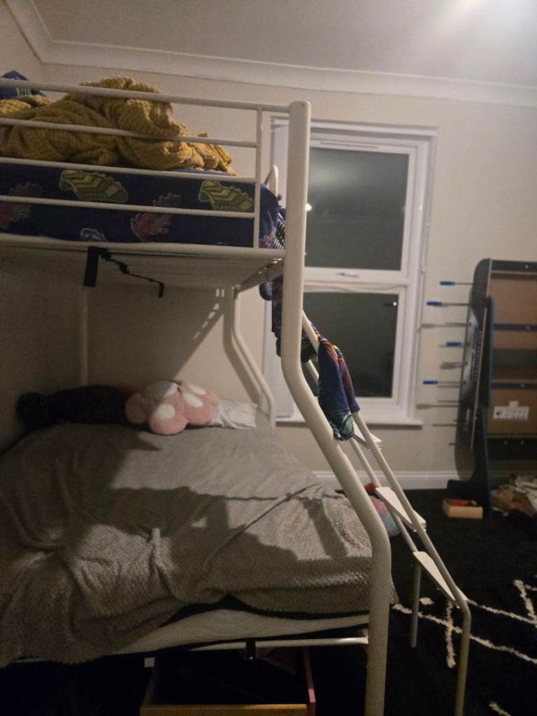 Tripple bunk bed 