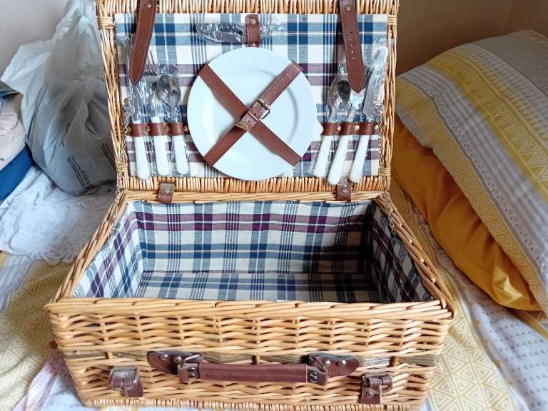 Picnic hamper
