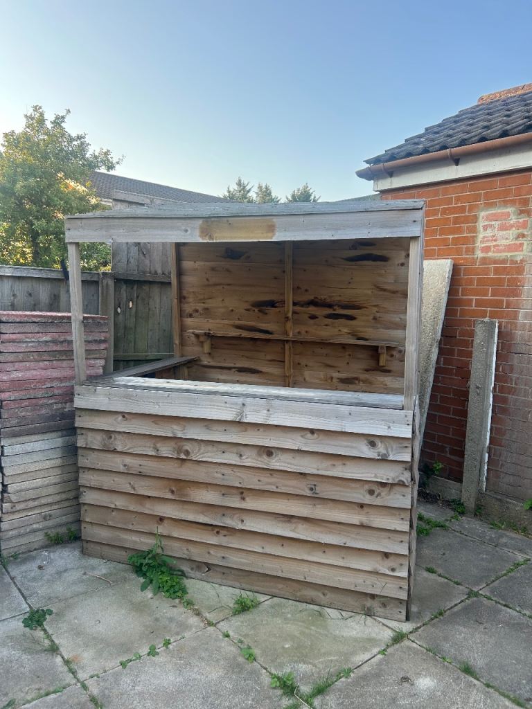 Outdoor garden bar 