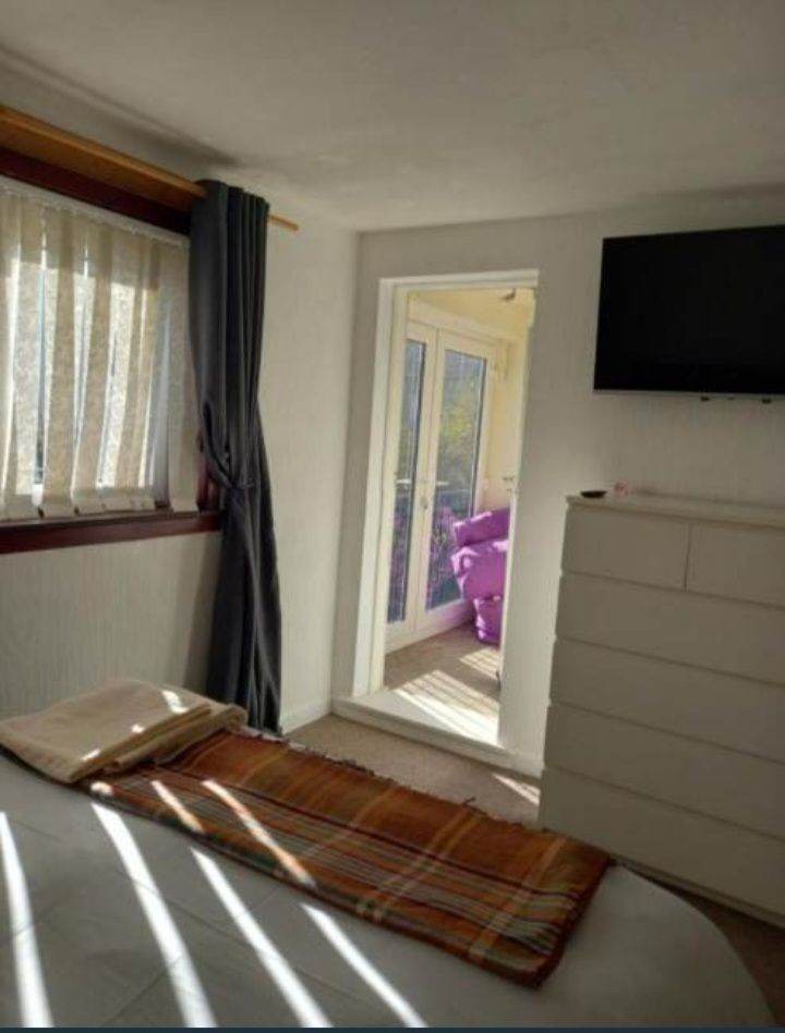 Spacious double room with balcony good bus connection 