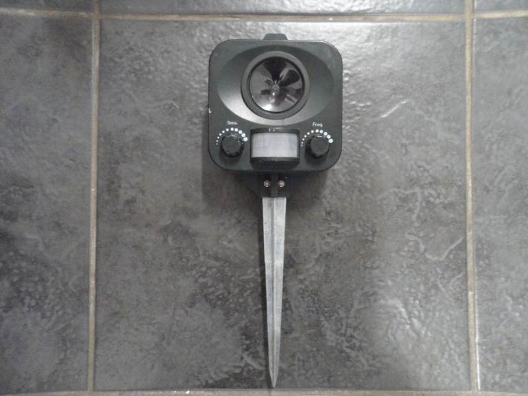 image for Ultrasonic Animal Pest Repeller (green) with spike - used