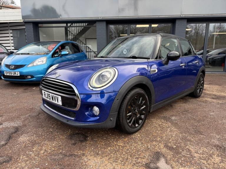  Mini Hatchback 1.5 Cooper Classic II 5dr - PARKING SESNORS - HEATED SEATS -