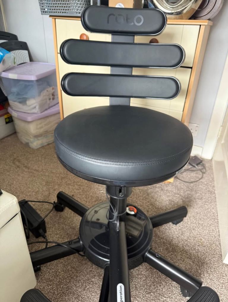 Rota gaming chair for use with vr headset 