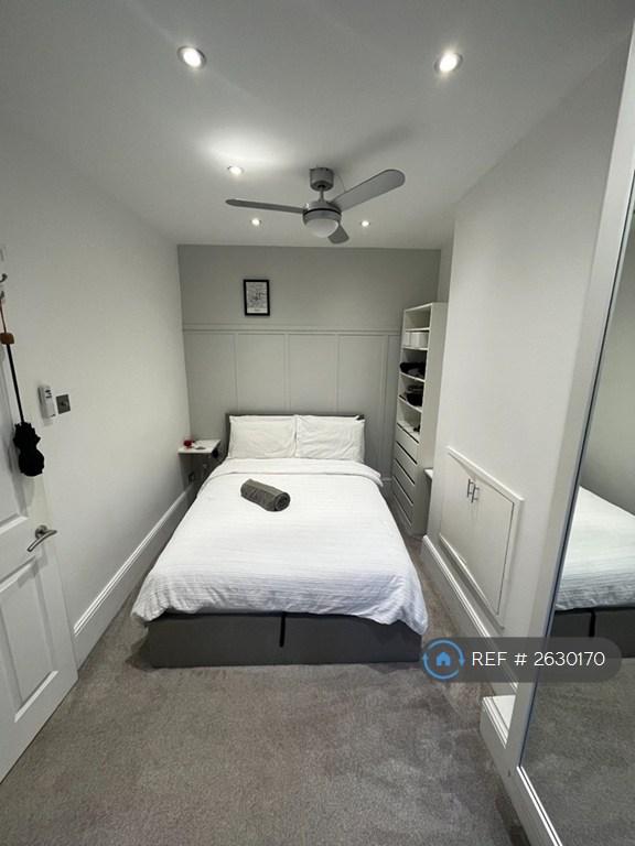 1 bedroom flat in Sudlow Road, London, SW18 (1 bed) (#2630170)