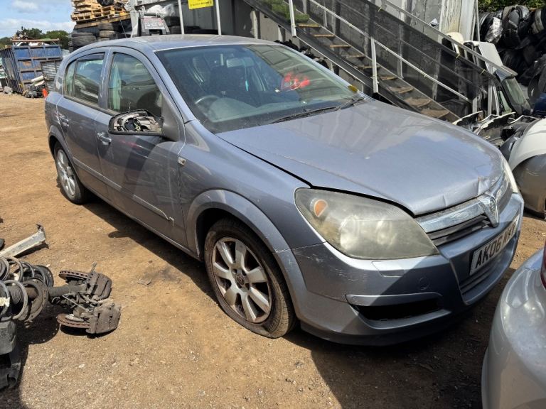  Vauxhall Astra H 1.6 2006 grey BREAKING FOR PARTS 