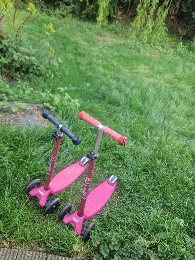 2 x Pink Maxi Micro Scooters