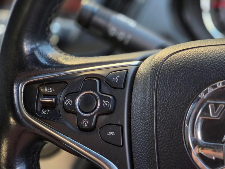 2013 Vauxhall Insignia 2.0 CDTi ecoFLEX Design Nav 5dr [Start Stop] HATCHBACK DIESEL Manual