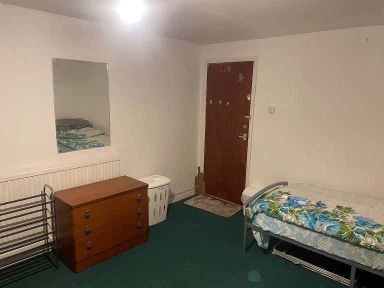 Room to Let 