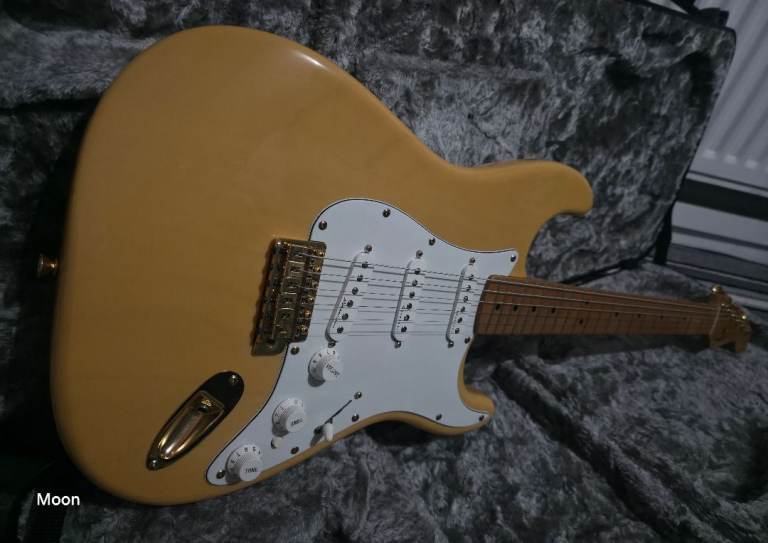 2005 Fender stratocaster deluxe mim