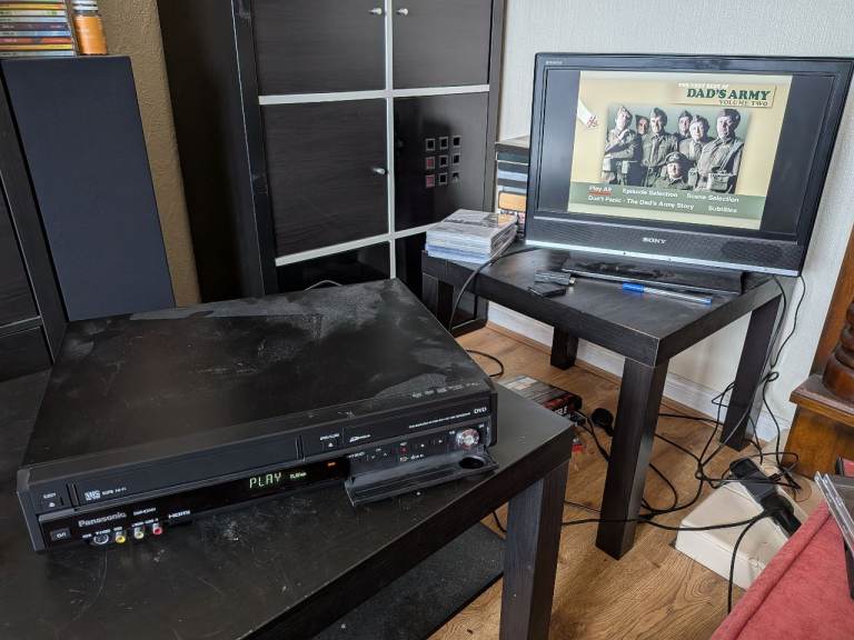Panasonic dmr-ez48v dvd/VHS combi with hdmi out