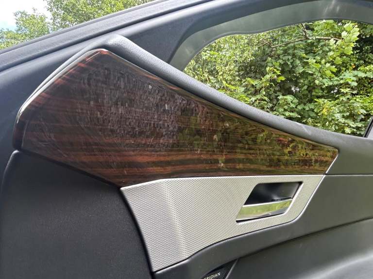 JAGUAR XF 2.0 T 250*PORTFOLIO ESTATE*Xenons-Meridian-FSH-ULEZ-Cam-Pronav*Superb