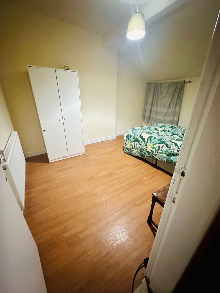 Double loft room to let