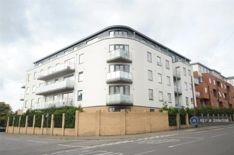 1 bedroom flat in Grosvenor Mansions, Camberley, GU15 (1 bed) (#2994598)