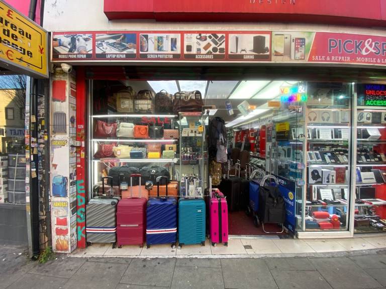 Very spacious unit to let in very bigh shop