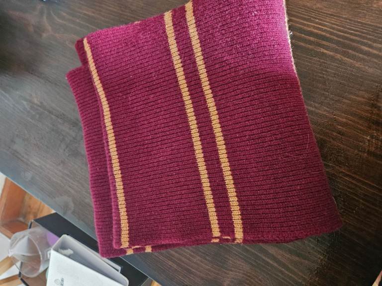 Harry potter scarf / gryffindor scarf