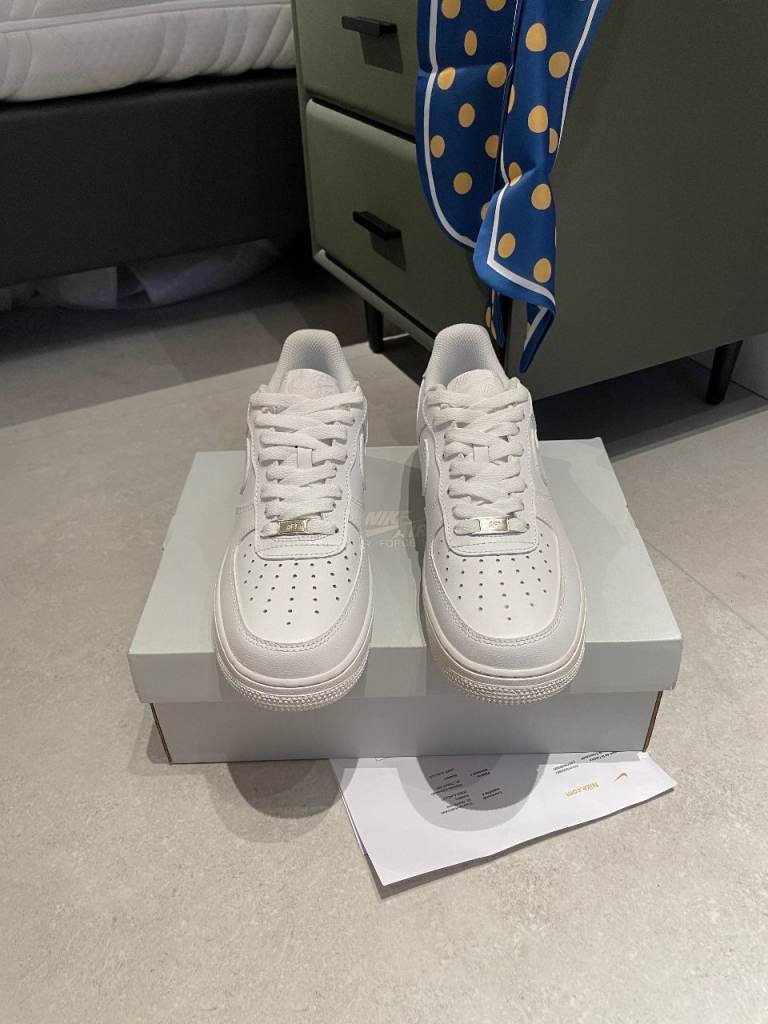Nike Air Force 1 Low '07 White Size 9