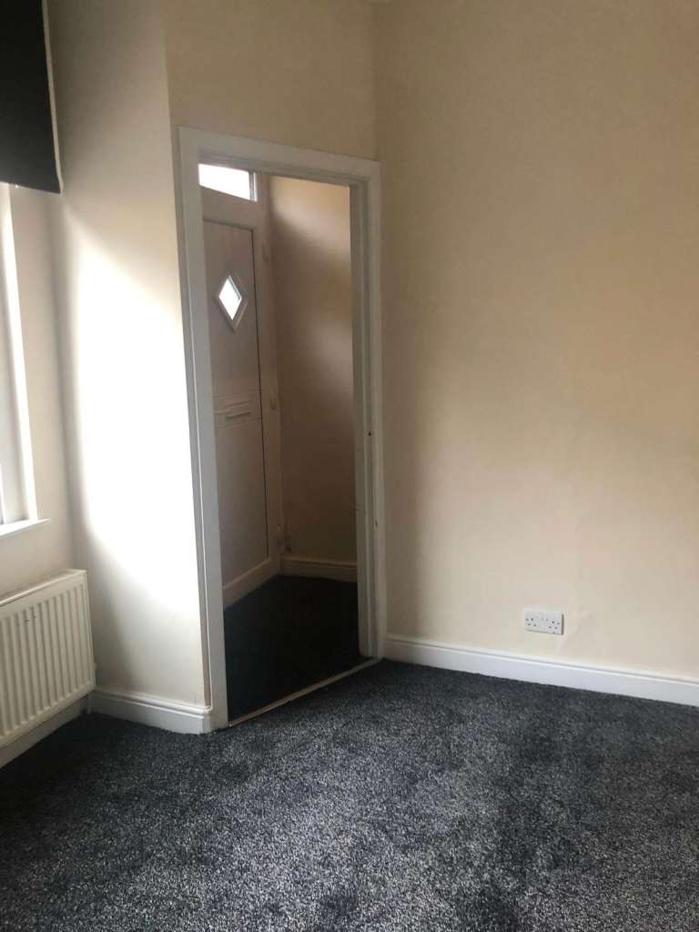 2 BEDROOM HOUSE IN HX1 4NP