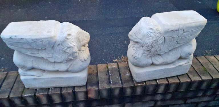 GARDEN STONE LIONs SET OF 2 , lovely pair of garden items , FREE LOCAL DELIVERY , see pics