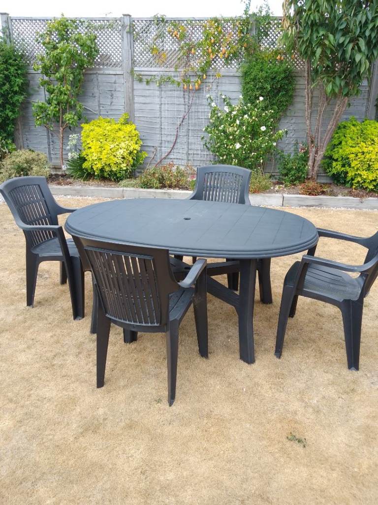 Dark Green Plastic Patio Table and 4 Matching Chairs – Good Condition