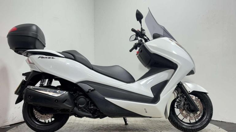 Honda Forza 2013 25K NEW MOT WARRANTY MAXI SCOOTER