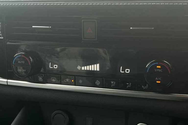 2025 Nissan Qashqai 1.3 DIG-T MH 158 N-CONNECTA 5DR XTRONIC Hatchback Petrol Automatic