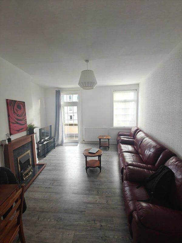 3 Bed Flat, Gorgie, EH11 (No HMO)
