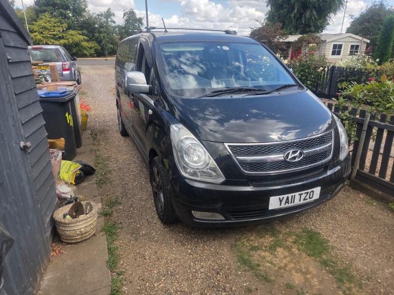 Hyundai, I800, MPV, 2011, Manual, 2497 (cc), 5 doors