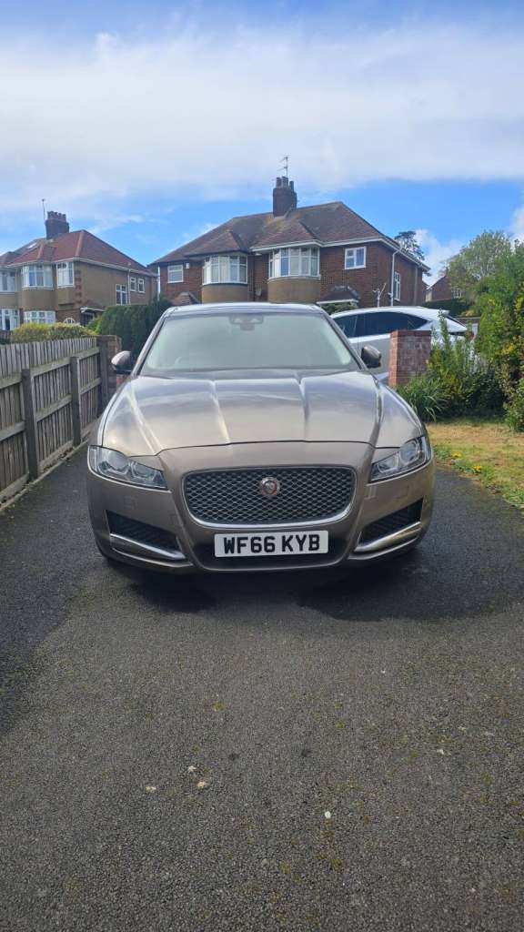 Jaguar XF Portfolio 