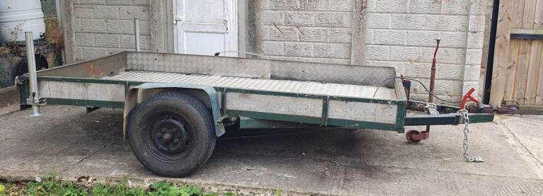 Single axle braked all metal trailer 9ft x 5 ft bed