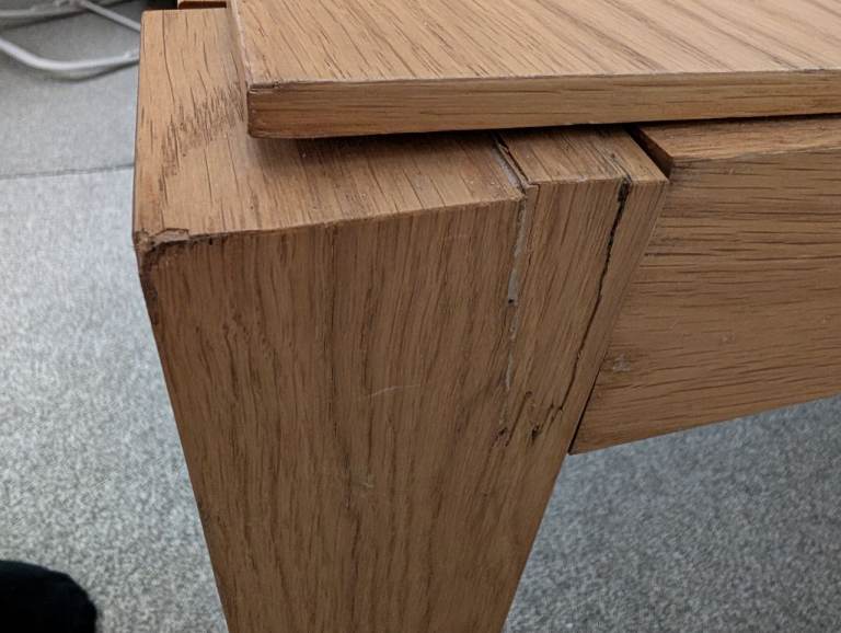 Extendable Oak Dining Table (6-10)