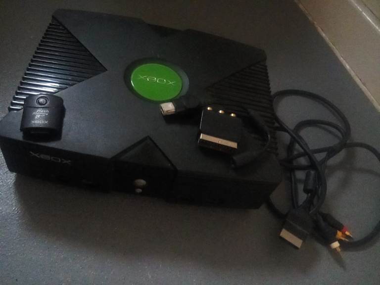 Original Xbox & Xbox 360 with Cables (MINOR REPAIRS NEEDED)