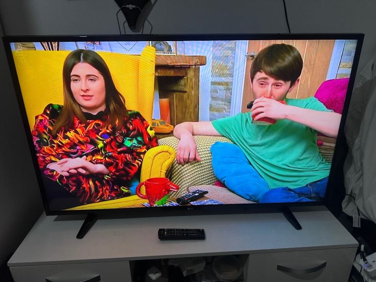 AS NEW 43” LG SMART LED FULL HDTV 