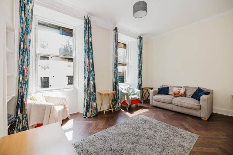 Highly sought after, 2 bedroom, 1st floor apartment off the Royal Mile – available soon