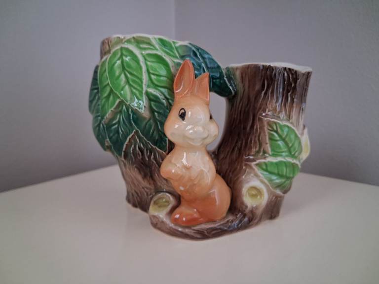 Vintage Hornsea Pottery England Rabbit Tree Trunk Ornament Figurine No 25.