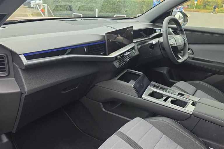 2025 Vauxhall Grandland 1.2 Hybrid [136] Ultimate 5dr e-DCT6 [Pan Roof] HATCHBACK PETROL Automatic