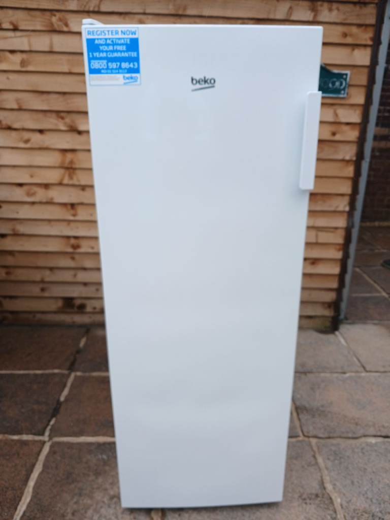 FREEZER TALL FREEZER FROST FREE SYSTEM BEKO 200 LITRE CAPACITY SPOTLESS AS NEW CAN DELIVER £200