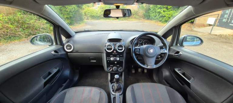 Great Service History. Facelifted model. 2011/61 - Vauxhall Corsa SXI - 5 door - 1.2 Petrol - Manual