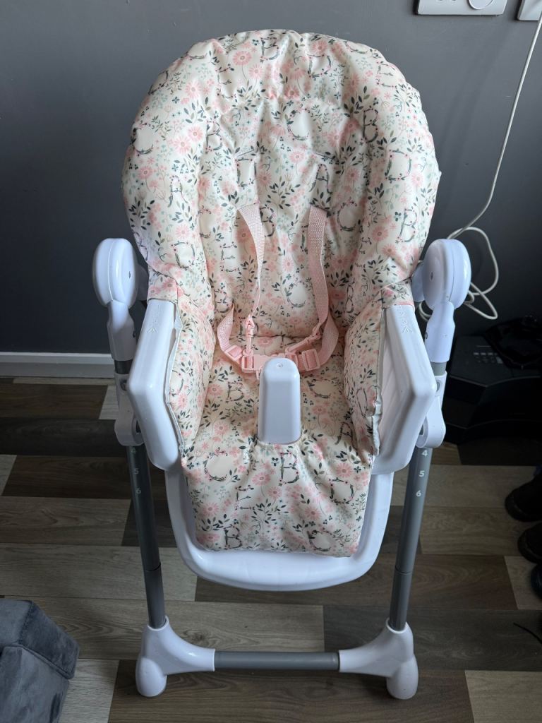 Mamas & Papas Multicoloured Plastic High Chair – As Good As New