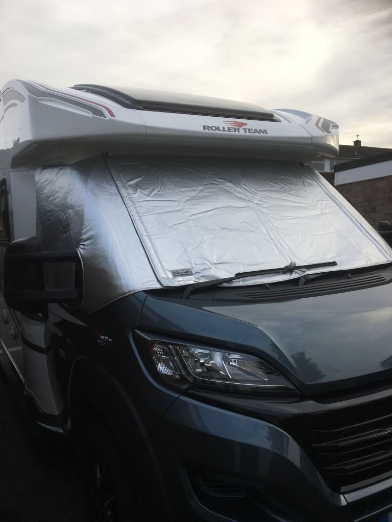 Motorhome windscreen cover 