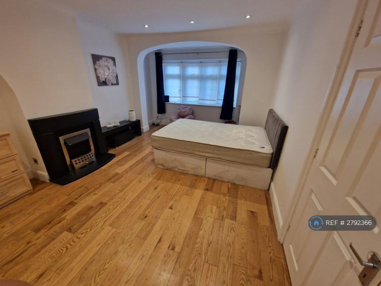 1 bedroom in Rugby Road, Dagenham, RM9 (#2792366)