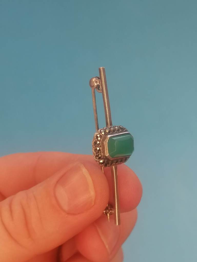 Vintage Sterling Silver 925 - Brooch With Jade Inside.. As seen.