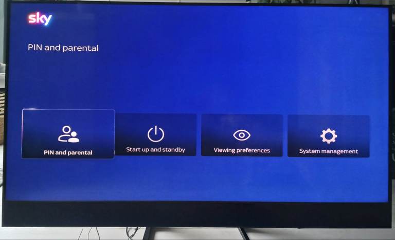55" QLED SMART TV 