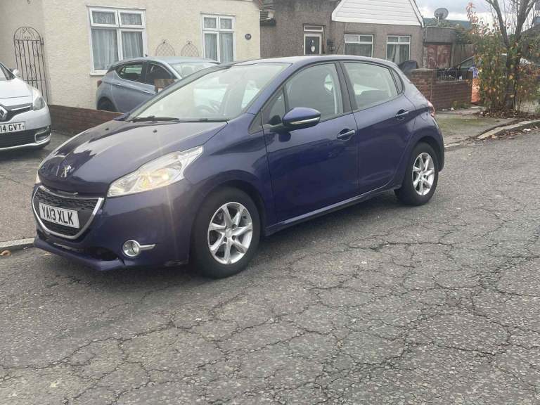 Peugeot, 208, Hatchback, 2013, Manual, 1199 (cc), 5 doors