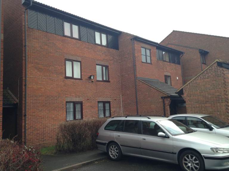 Spacious 2 bedroom flat in Dagenham on Sandown Court