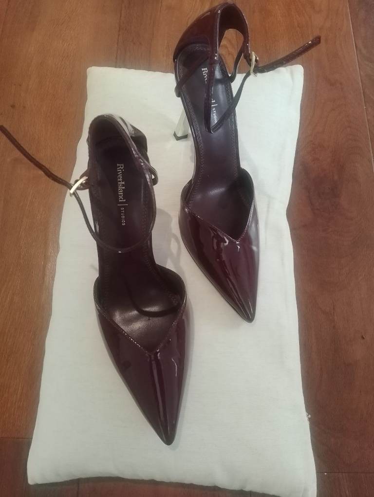 River island burgundy patent heels, size 6