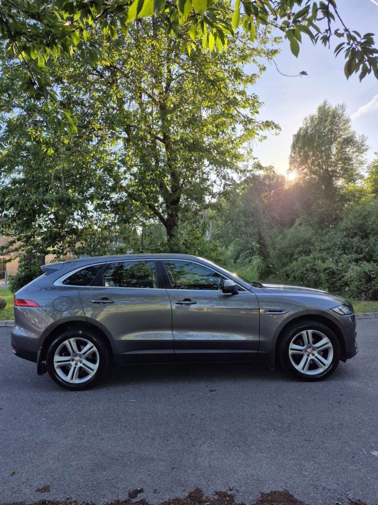 Selling Automatic, JAGUAR F-PACE 2.0 Diesel 1 2016 with full-service history, low mileage 
