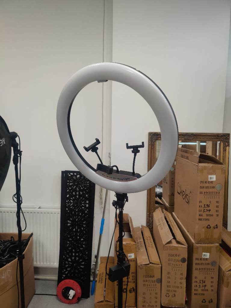 Content ring light upt to 3 phones super bright