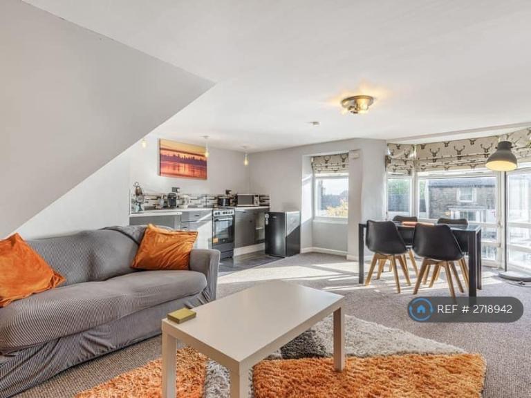 3 bedroom flat in High Street, Buxton, SK17 (3 bed) (#2718942)