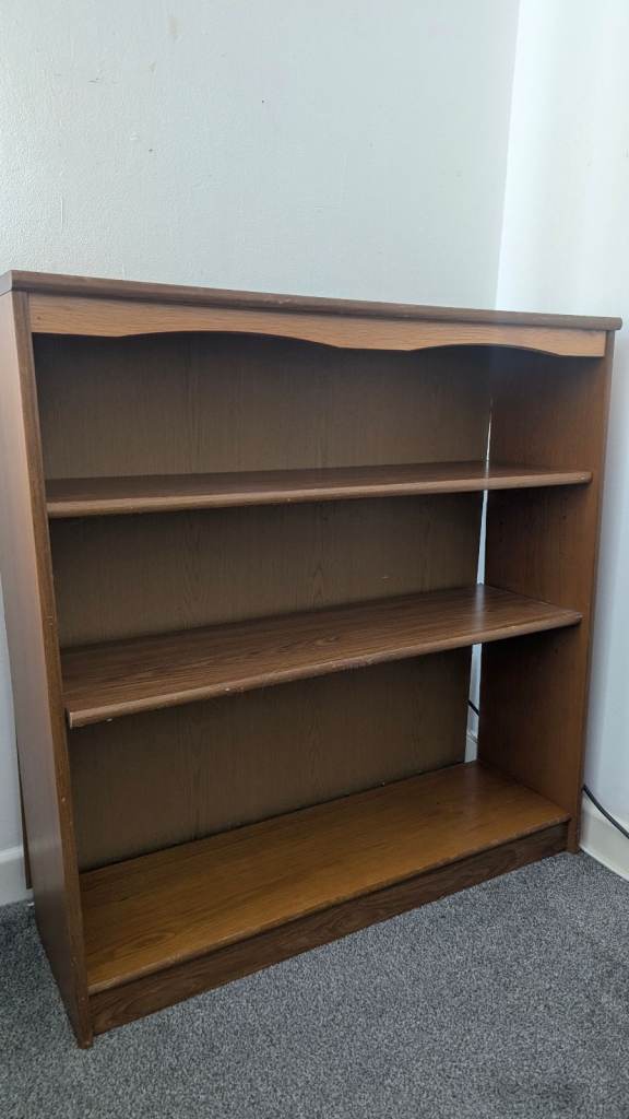 Free Wooden Bookshelf